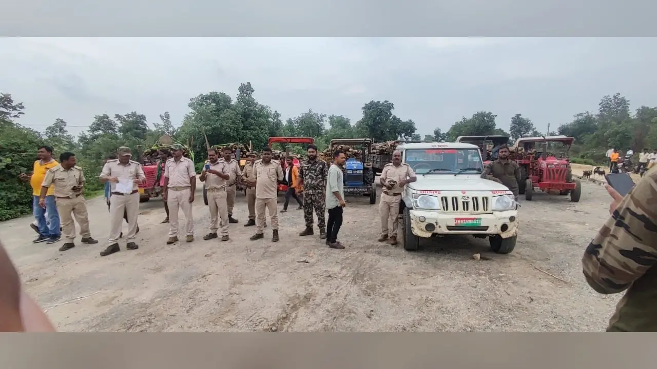 Jharkhand: हजारीबाग की भगहर पंचायत में वन विभाग का छापा, शराब भट्ठियों से जब्त किए सात ट्रेक्टर लकड़ी