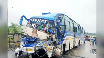 Jharkhand News:झारखंड की दनुआ घाटी में सड़क हादसा, बिहार जा रही कार के परखच्चे उड़े, बाल-बाल बचे कार सवार