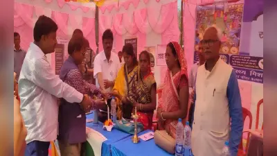 झारखंड: स्वास्थ्य मेले में पहुंचे ग्रामीण, 3 कुष्ठ मरीजों की पहचान, आयुष्मान कार्ड भी बनाए गए