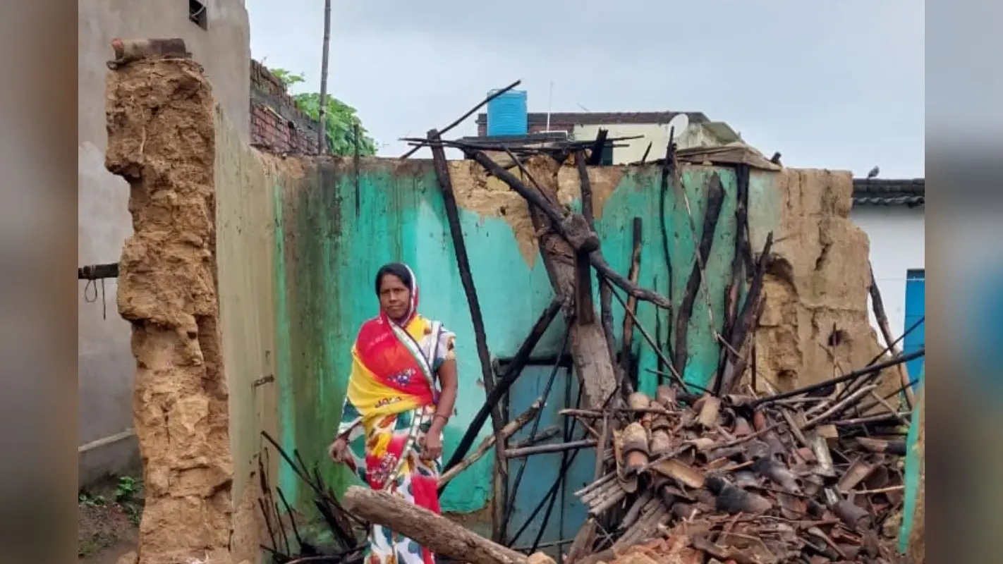 PHOTOS: झारखंड में भारी बारिश से तबाही, लाखों की फसल बर्बाद, कई के घर गिरे, कराया जा रहा नुकसान का सर्वे