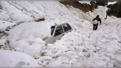 Weather Report : हिमाचल में भारी बर्फबारी से मुंबई 3 पर्यटकों की मौत, 30 घंटे बाद फिर खुला जम्मू-श्रीनगर हाईवे