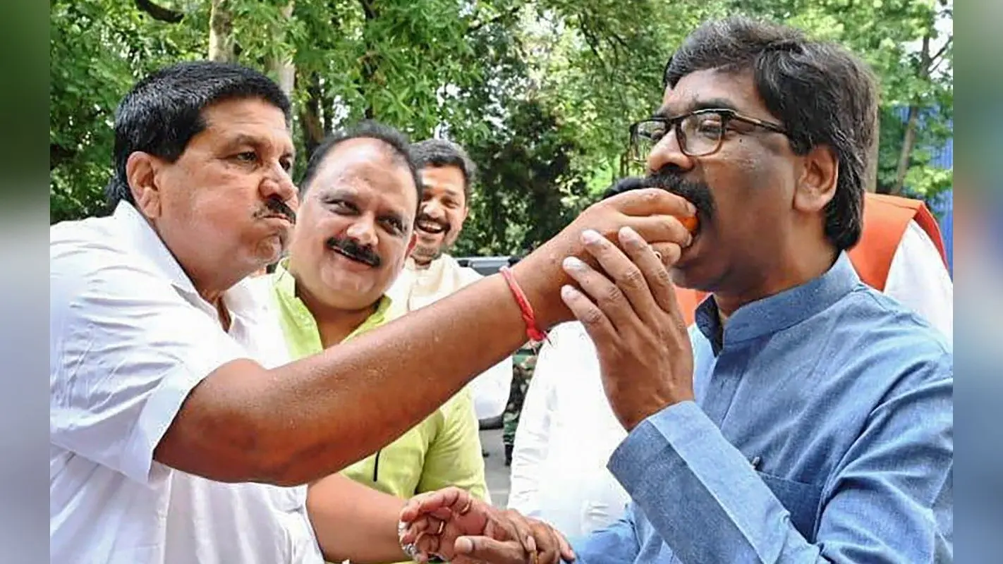 Jharkhand News: …और इस तरह रद्द हो गयी झारखंड के मुख्यमंत्री हेमंत सोरेन की सदस्यता, जानें कब-क्या हुआ