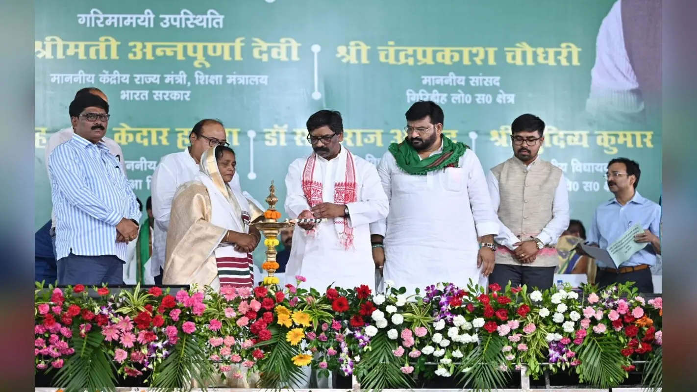PHOTOS: गैर भाजपा शासित राज्यों के साथ केंद्र कर रहा सौतेला व्यवहार, गिरिडीह में बोले सीएम हेमंत सोरेन