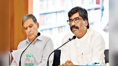 झारखंड में चल रही विकास योजनाओं पर सीएम हेमंत ने अधिकारियों की लगायी क्लास, पशु बीमा पर मांगी रिपोर्ट