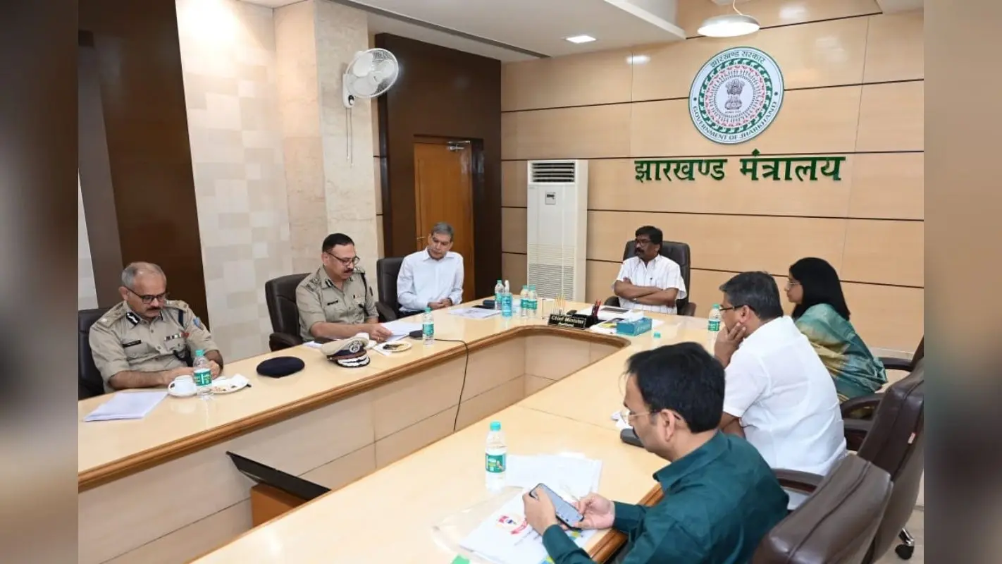 झारखंड के ग्रामीण व जनजातीय इलाकों की बढ़ेगी कनेक्टिविटी, सीएम हेमंत सोरेन ने अफसरों को दिए ये निर्देश