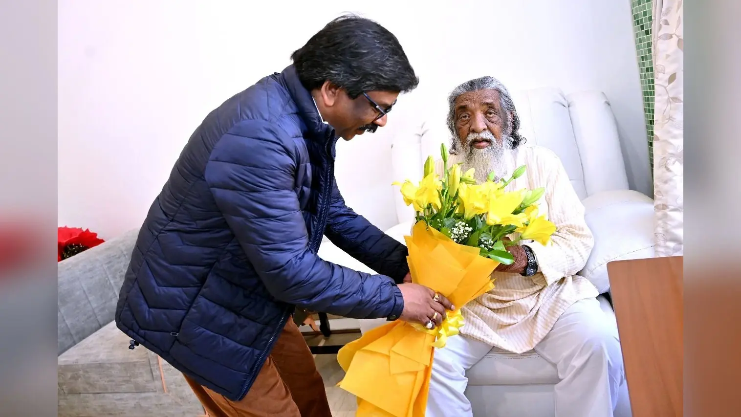 झारखंड में ईडी की रेड के बीच I.N.D.I.A. विधायकों की बैठक थोड़ी देर में, नये नेता के नाम पर लग सकती है मुहर