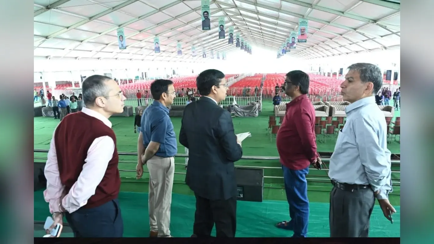 झारखंड स्थापना दिवस समारोह की तैयारियों का जायजा लेने मोरहाबादी पहुंचे सीएम हेमंत सोरेन, अफसरों को दिए निर्देश