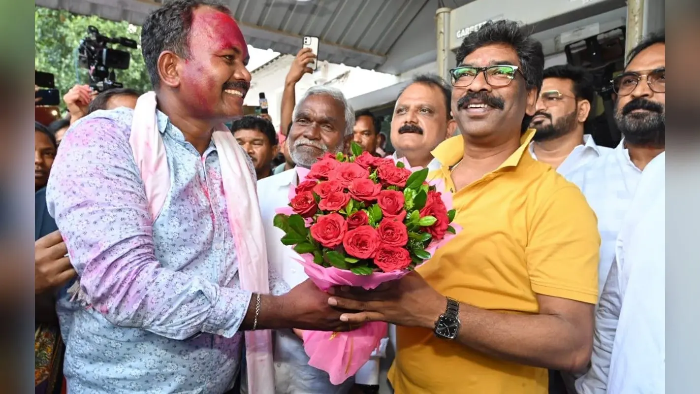 Jharkhand News: हेमंत सोरेन ने किया tweet- हैं तैयार हम! जय झारखंड! क्या हैं इसके मायने