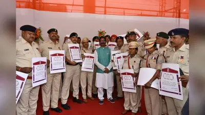 Independence Day 2022: स्वतंत्रता दिवस पर CM हेमंत सोरेन ने पुलिस अफसरों व पुलिसकर्मियों को किया सम्मानित