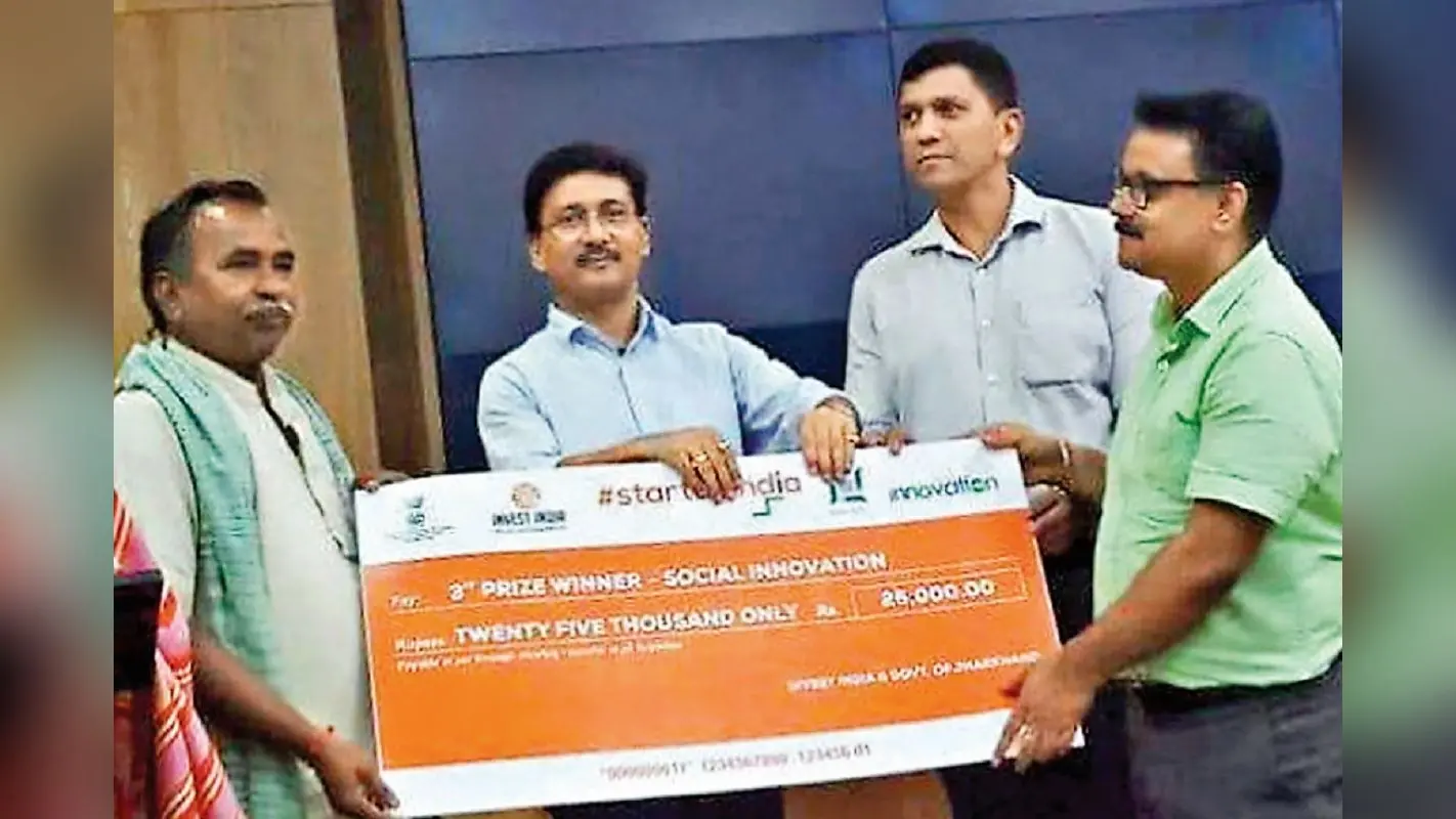 जैविक खेती को बढ़ावा दे रहा गिरिडीह का ये किसान, JSPR एग्रो प्रालि के जरिये खुद तैयार कर रहे हैं खाद व DAP