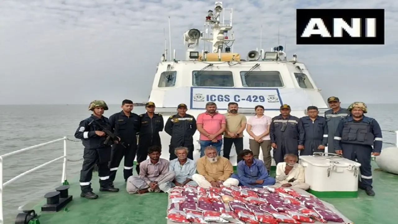 Heroin Seized: गुजरात में पकड़ी गई पाकिस्तानी नाव, 350 करोड़ रुपये की हेरोइन जब्त