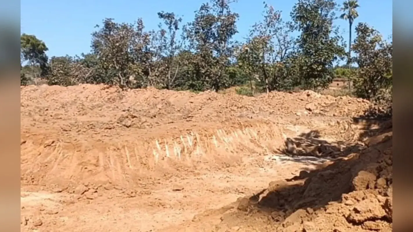 Jharkhand News: हजारीबाग के हेवई में मनरेगा कार्य में दिखी गड़बड़ी, काम JCB से और राशि निकाल रहे मजदूर