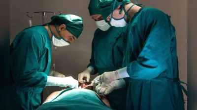 ऑपरेशन थियेटर में डॉक्टर हरा रंग क्यों पहनते हैं? जानें इसके पीछे का कारण