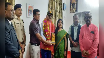 झारखंड हाईकोर्ट के जस्टिस एसएन पाठक सपरिवार पहुंचे इटखोरी, मां भद्रकाली की पूजा कर मांगा आशीर्वाद
