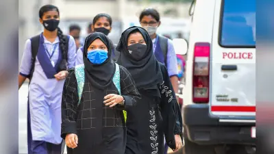 हिजाब बैन करने पर कर्नाटक के एक कॉलेज की लेक्चरर ने इस्तीफा दिया, बहस शुरू