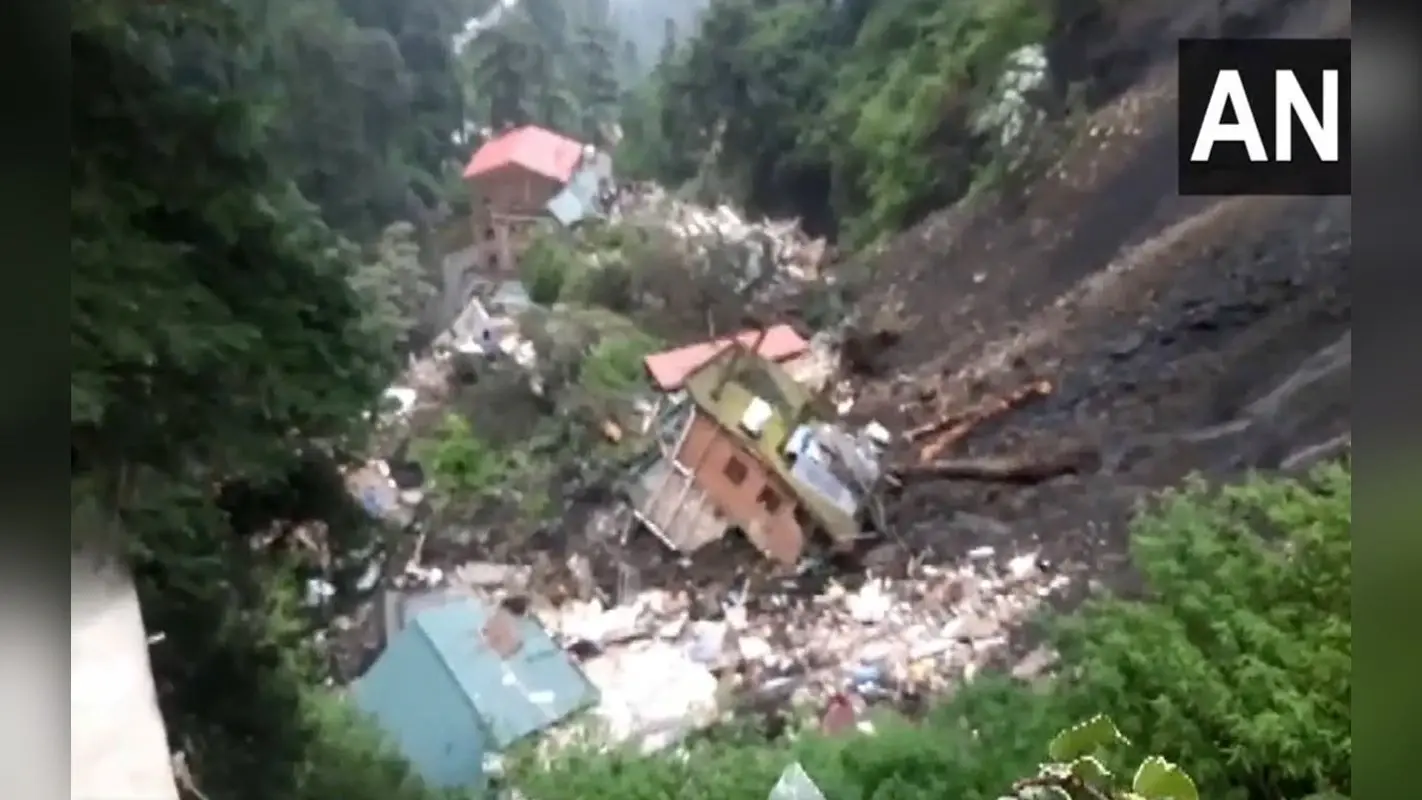 खतरा टला नहीं! हिमाचल-उत्तराखंड में बाढ़ और बारिश से तबाही, लैंड स्लाइड से 84 मौतें, कई लोग हुए बेघर
