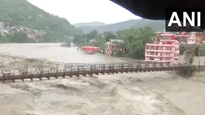 हिमाचल प्रदेश में भारी बारिश और लैंडस्लाइड से 10 की मौत, आवागमन बाधित