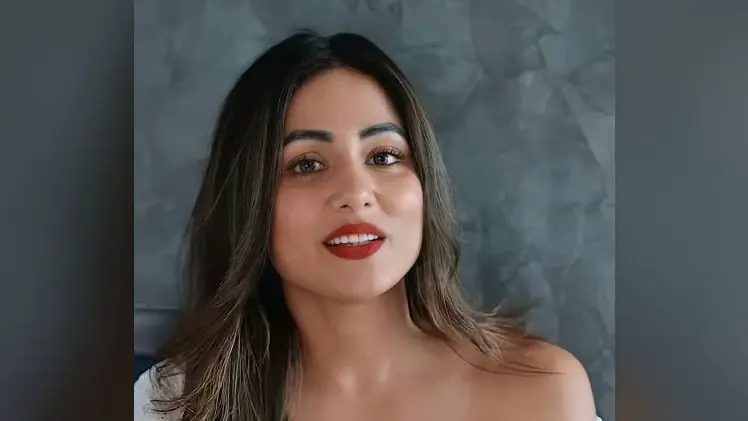 हिना खान का ऑफ शोल्डर टॉप में दिखा ग्लैमरस अवतार, ‘नागिन’ एक्ट्रेस की इस तसवीर पर फैंस का आया दिल