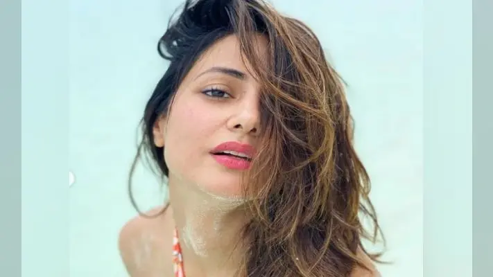 हिना खान का ट्रासपेरेंट ड्रेस में दिखा हॉट लुक, सोशल मीडिया पर वायरल हुई ‘तूफानी सीनियर’ की बोल्ड PHOTOS