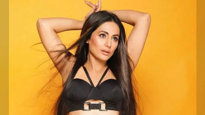 हिना खान रेड ड्रेस में दिखीं बेहद बोल्ड, सोशल मीडिया पर वायरल हो रही इन तसवीरों पर आया फैंस का दिल, Viral Photos