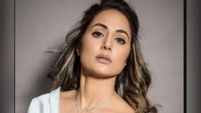 हिना खान ने बॉडीकॉन ड्रेस में दिखाया टशन, ट्रेंच कोट में बेहद ग्लैमरस दिखीं एक्ट्रेस, PHOTOS