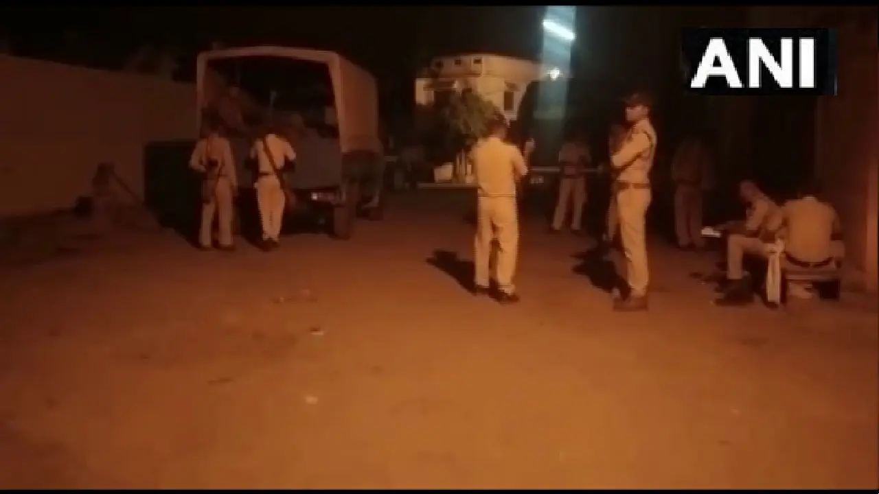 मध्य प्रदेश के नीमच में भिड़े दो समुदाय, जमकर हुई पत्थरबाजी, प्रशासन ने लगाया धारा 144