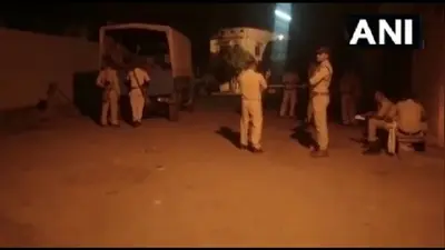 मध्य प्रदेश के नीमच में भिड़े दो समुदाय, जमकर हुई पत्थरबाजी, प्रशासन ने लगाया धारा 144