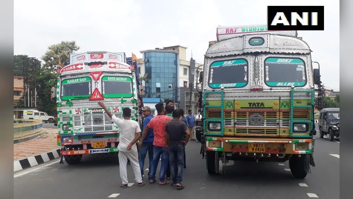 हिट एंड रन कानूनः पूरे देश में बवाल, महाराष्ट्र में फूटा ट्रक ड्राइवरों का गुस्सा, पुलिस पर किया हमला