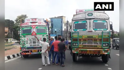 असम में 48 घंटे की हड़ताल शुरू, ‘हिट-एंड-रन’ कानून के विरोध के दौरान सड़क सुनसान