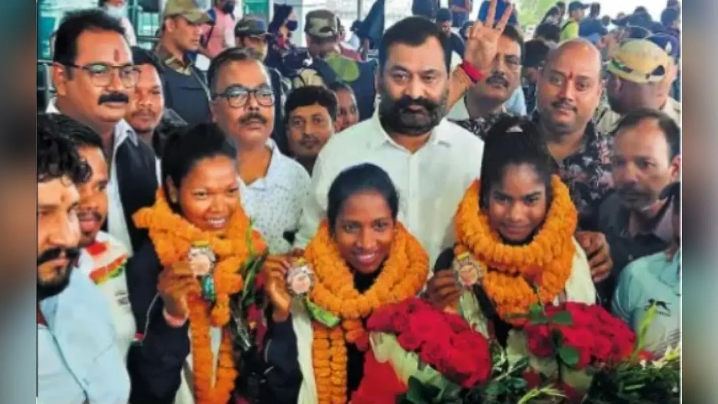 CWG 2022: कॉमनवेल्थ गेम्स में कांस्य पदक जीतकर लौटी झारखंड की बेटियां, चेहरे पर दिखी मुस्कान