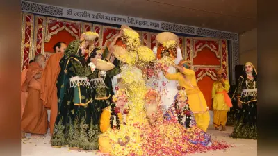Holi 2023: ठाकुर रमण बिहारी संग भक्तों ने खेली फूलों और अबीर-गुलाल की होली