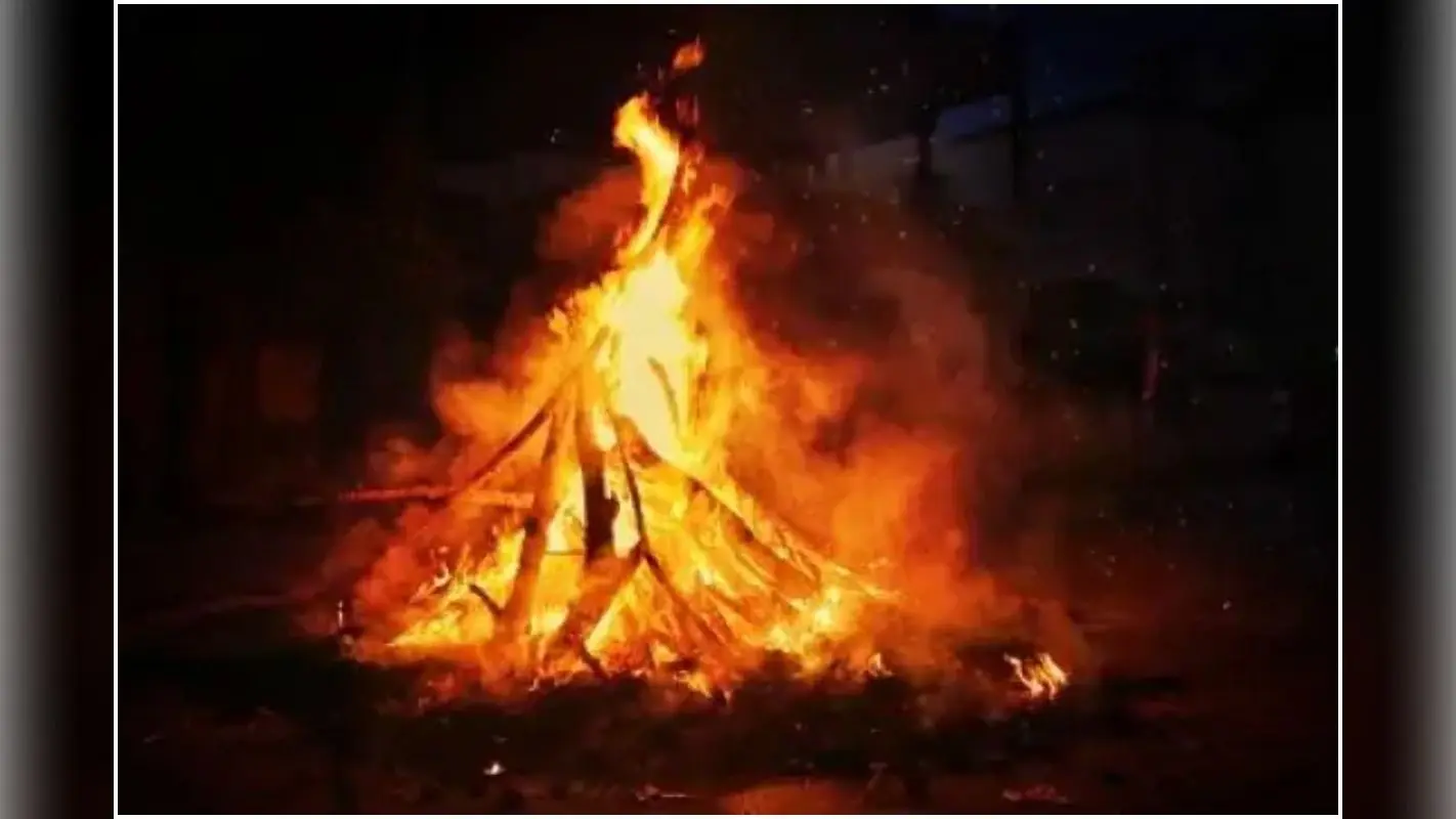 Holika Dahan 2023: होलिका दहन पर राहु के तेवर बिगाड़ेंगे काम, करें ये उपाय नहीं तो हो सकता है बड़ा नुकसान