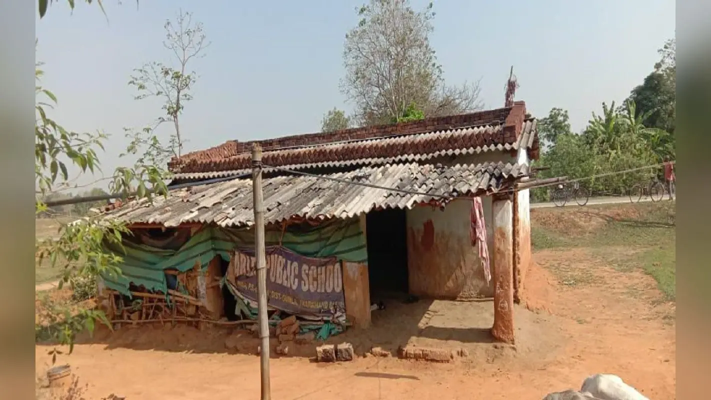 जलमीलार है खराब, कुएं से पानी भरने के दौरान फिसलकर गिरने से 7 साल के बच्चे की मौत, मुआवजे की मांग