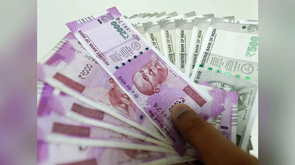 Bank Offer: कोरोना वैक्सीन ले लिया है तो मिलेगा ज्यादा ब्याज, जानिए कबतक उठा सकते हैं ऑफर का लाभ