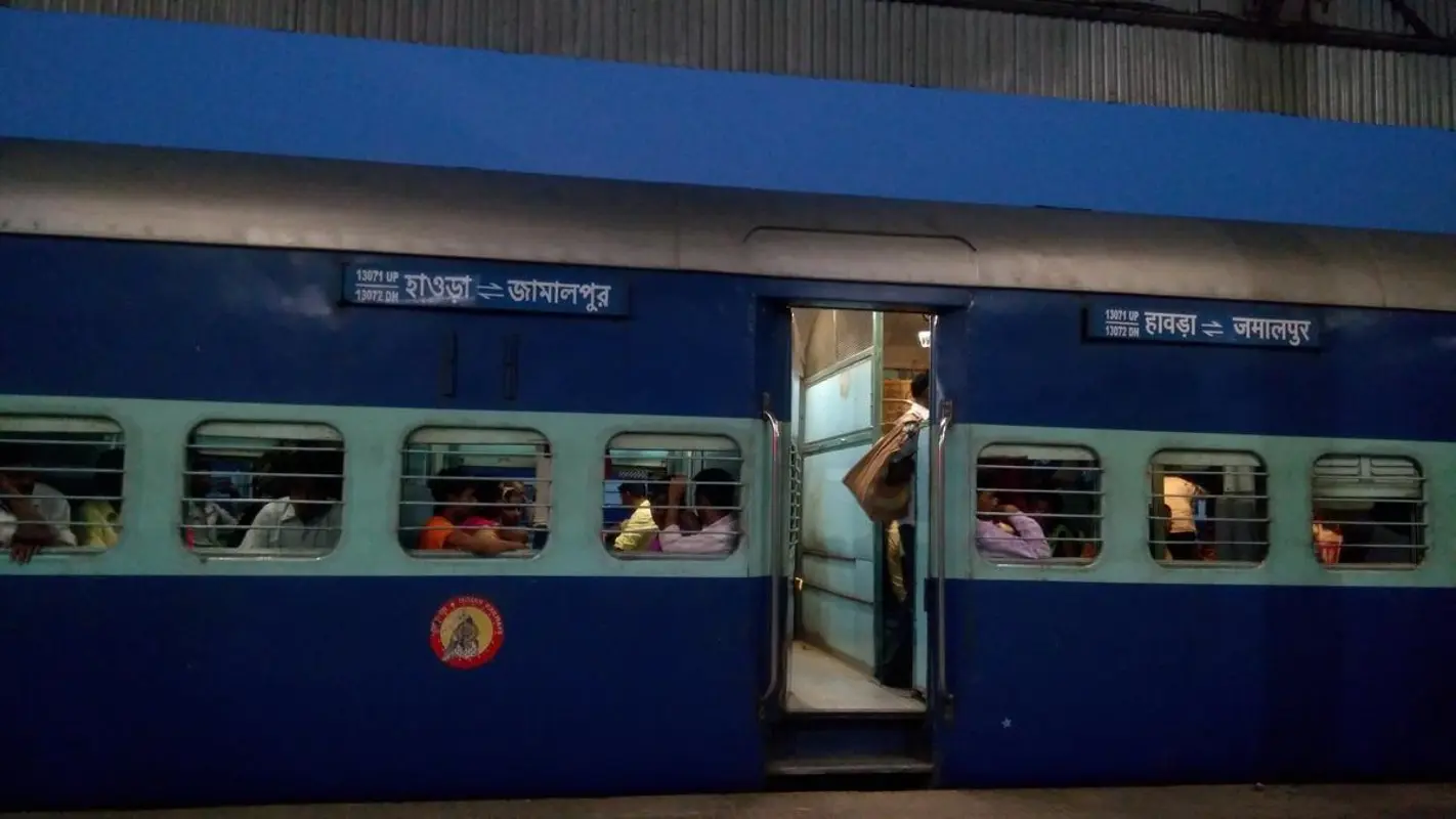 IRCTC/Indian Railways Latest Updates : रेलवे ने कैंसिल की ये ट्रेनें, यात्रा पर निकलने से पहले देख लें लिस्ट