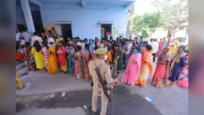 बंगाल चुनाव 2021 Phase 3 Voting: तीन जिलों की 31 सीटों पर करीब 80 फीसदी मतदान, चौथे चरण की वोटिंग 10 अप्रैल को