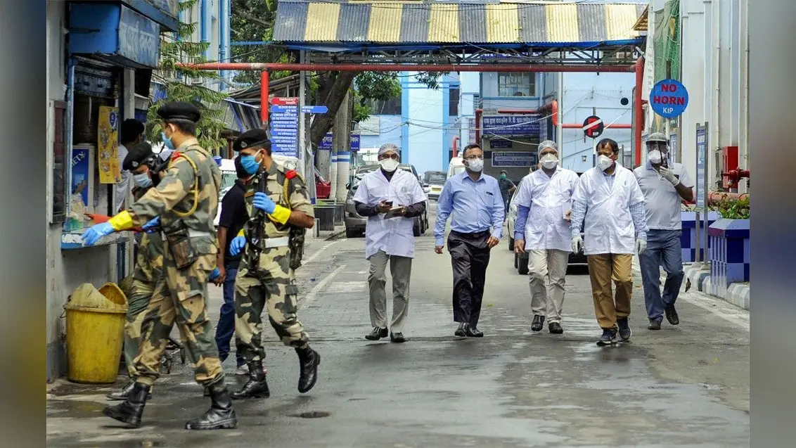 हिमाचल के सिरमौर में टूटा पहाड़ का हिस्सा, लोगों ने भागकर बचाई अपनी जान बचाई, यातायात बाधित
