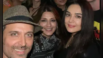 ऋतिक रोशन ने प्रीति जिंटा और सोनाली संग शेयर की सेल्फी, तसवीर में सुजैन खान और अर्सलान भी दिखे
