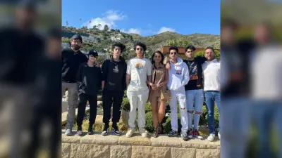 दोनों बेटों के साथ Los Angeles घूम रहे Hrithik Roshan, सोशल मीडिया पर वायरल हो रही ये अनसीन फोटो