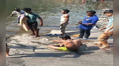 झारखंड: बिहार के 2 छात्र हुंडरू फॉल में डूबने से बचे, पर्यटक मित्रों ने ऐसे बचायी जान