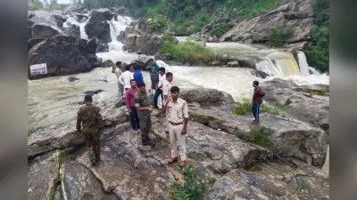 झारखंड: रांची के हुंडरू फॉल में बहा बिहार का युवक, देर शाम तक सुराग नहीं, पांच दोस्तों ने थाने में किया सरेंडर