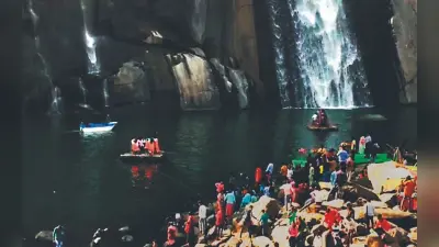 रांची के हुंडरू फॉल में बिना अनुमति चलाये जा रहे हैं नाव, घट सकती है बड़ी घटना