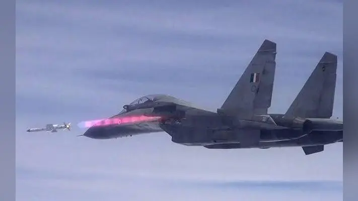 Astra Mark 2 Missile : 160 KM दूर से ही दुश्मन के विमान मार गिराएगी अस्त्र मिसाइल, हवाई युद्ध के मामले में चीन और पाकिस्तान को मिलेगी कड़ी चुनौती