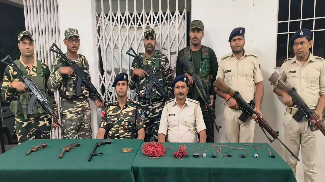 बिहार: गया में जवानों को उड़ाने की फिराक में थे नक्सली, जमीन के अंदर गाड़ रखे थे IED-डेटोनेटर और हथियार