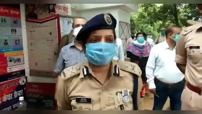 Lakhimpur Kheri: ‘गृह राज्य मंत्री के बेटे को तलाश रही पुलिस, गिरफ्तारी जल्द’- लखनऊ की IG लक्ष्मी सिंह का बयान