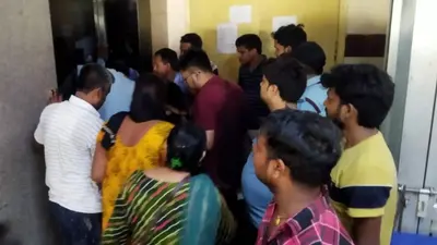 बिहार: पटना के IGIMS के लिफ्ट में 12 मिनट तक फंसे रहे 13 लोग, दो लोग बेहोश, तोड़ना पड़ा दरवाजा