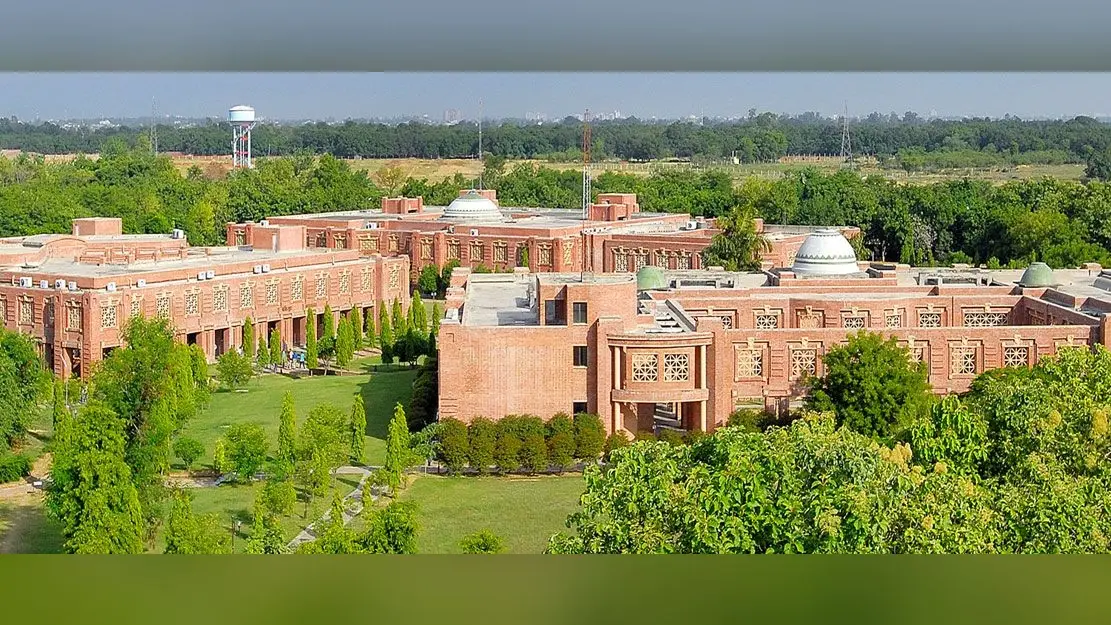 IIM Lucknow : कैम्पस सेलेक्शन में एक से साढ़े तीन लाख रुपये मासिक वेतन पर दी गई नौकरी