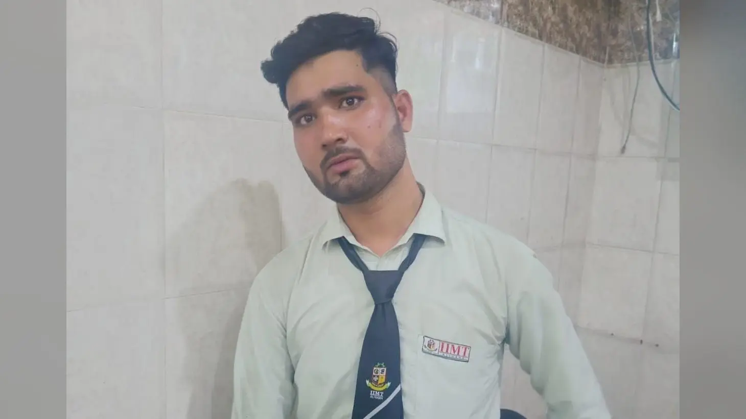 अलीगढ़ के डीएस कॉलेज में आईआईएमटी का स्टूडेंट धरा गया, लव जिहाद का आरोप लगा स्टूडेंट्स ने किया हंगामा