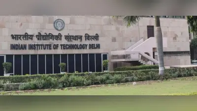 Video : कोरोना की वजह से परीक्षा रद्द हुई तो आईआईटी दिल्ली के छात्र जय कोरोना के नारों पर जम कर नाचे