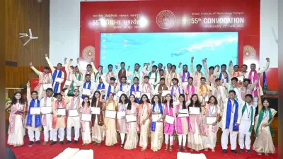 IIT कानपुर के 55वें दीक्षांत समारोह में 1360 छात्रों को मिली डिग्री, चीफ गेस्ट रहे डॉ देवी प्रसाद शेट्टी